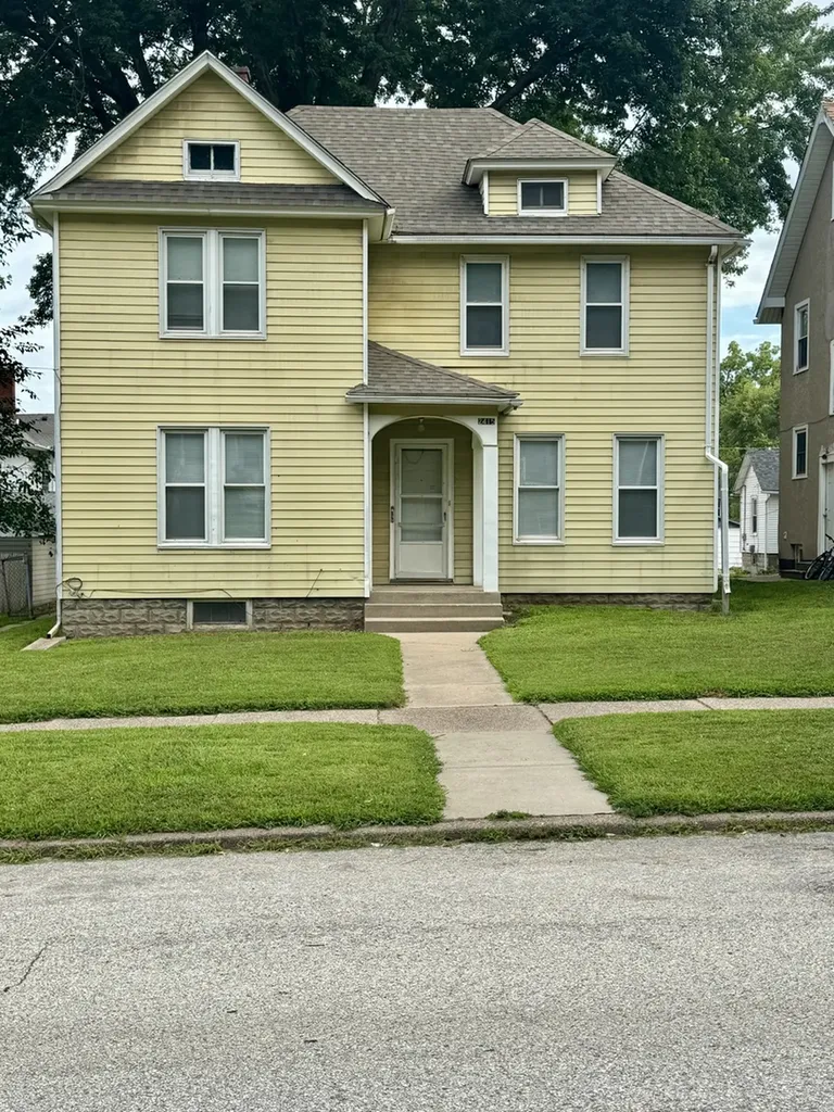 2415 7TH Avenue Moline IL 61265