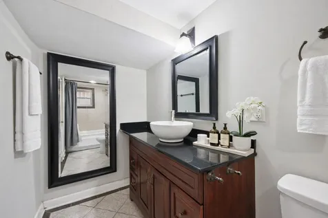 6215 North Oakley Avenue Chicago IL 60659