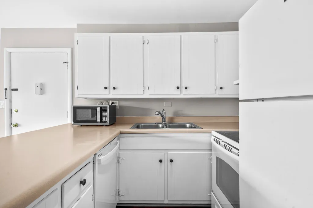 5536 East Lake Drive Lisle IL 60532