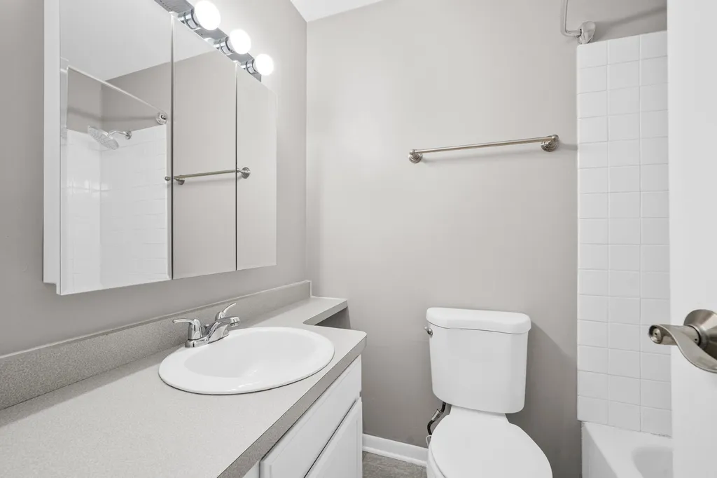 5536 East Lake Drive Lisle IL 60532