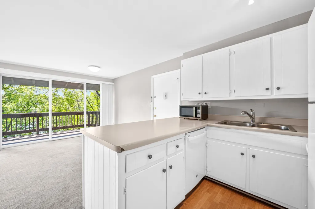 5536 East Lake Drive Lisle IL 60532
