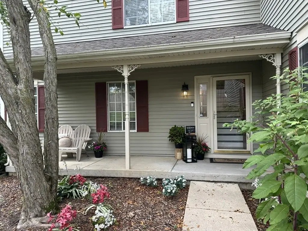 152 Village Creek Drive Lake In The Hills IL 60156