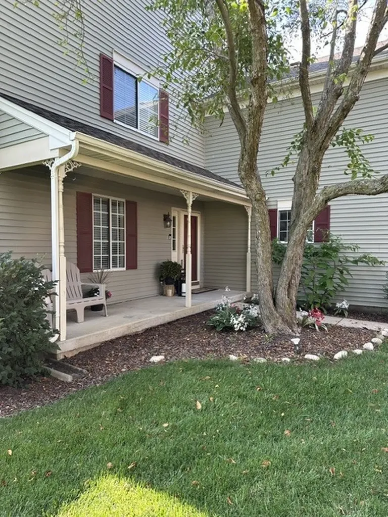 152 Village Creek Drive Lake In The Hills IL 60156