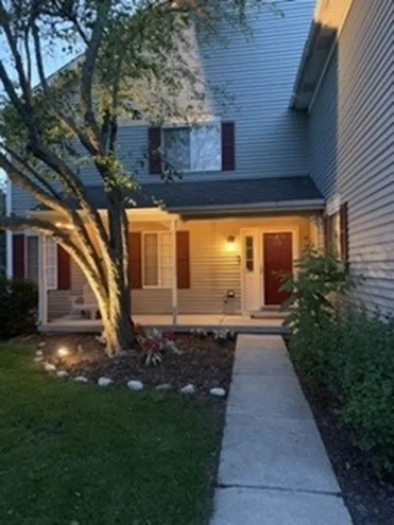 152 Village Creek Drive Lake In The Hills IL 60156