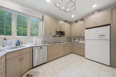 2004 Claridge Court Northbrook IL 60062