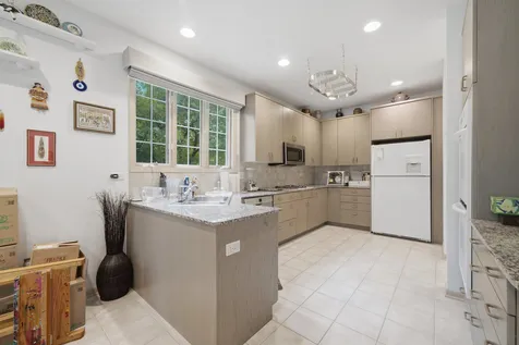 2004 Claridge Court Northbrook IL 60062