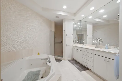 2004 Claridge Court Northbrook IL 60062