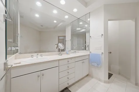 2004 Claridge Court Northbrook IL 60062