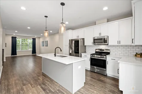 811 Lee Street Des Plaines IL 60016