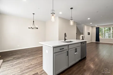 811 Lee Street Des Plaines IL 60016
