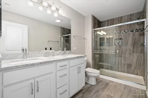 811 Lee Street Des Plaines IL 60016