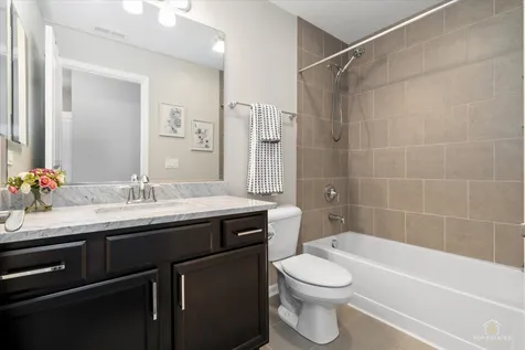 811 Lee Street Des Plaines IL 60016
