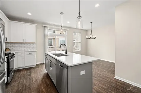 811 Lee Street Des Plaines IL 60016