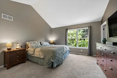 546 Clayton Circle Sycamore IL 60178