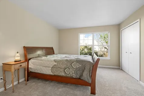 546 Clayton Circle Sycamore IL 60178