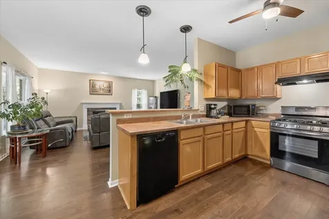 546 Clayton Circle Sycamore IL 60178