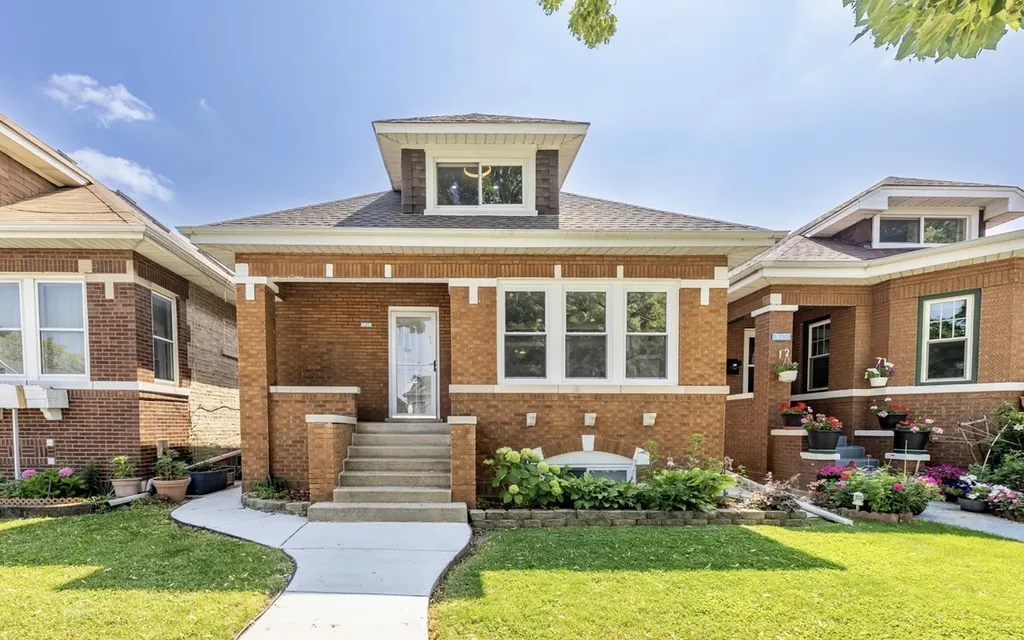 3035 North Luna Avenue Chicago IL 60641