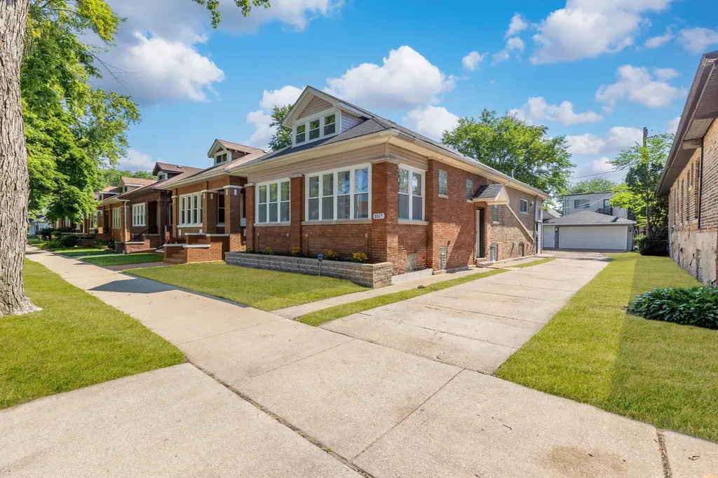8025 South Euclid Avenue Chicago IL 60617