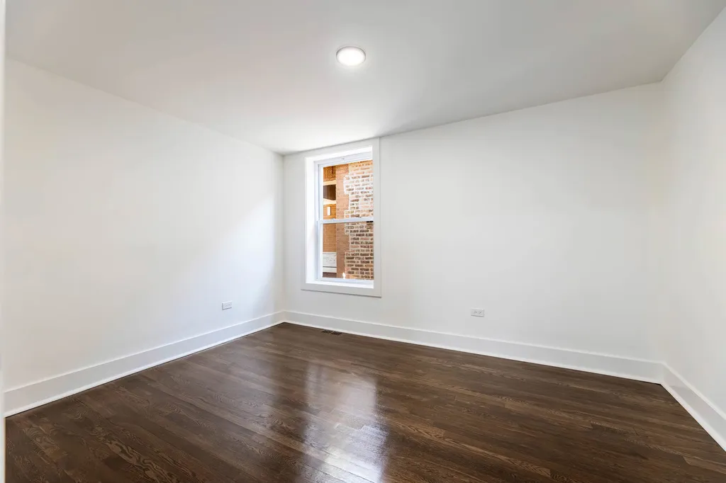 8025 South Euclid Avenue Chicago IL 60617