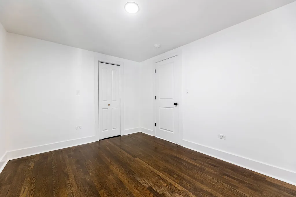 8025 South Euclid Avenue Chicago IL 60617