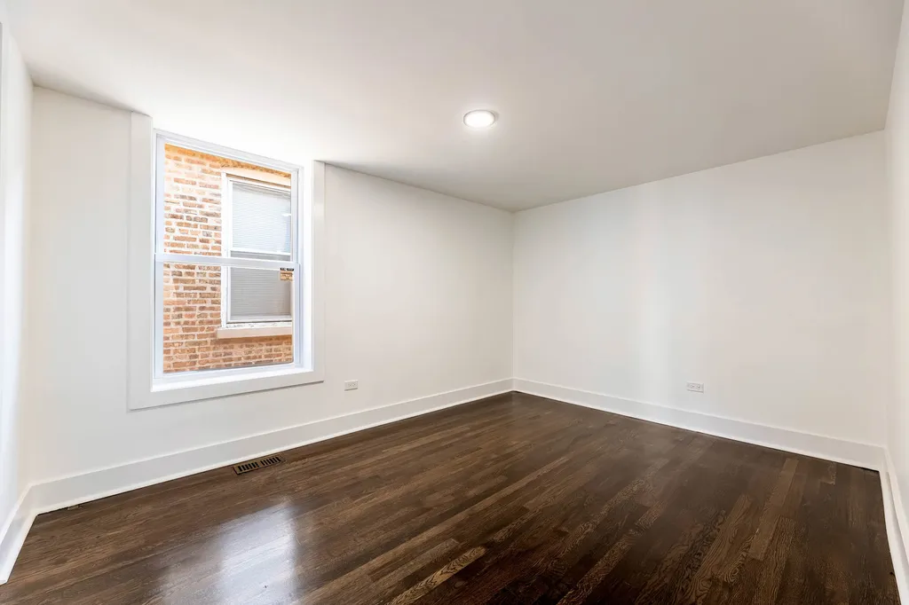 8025 South Euclid Avenue Chicago IL 60617