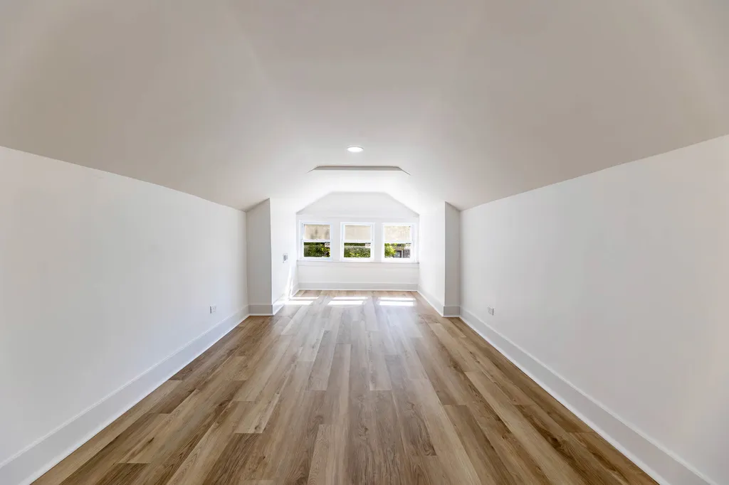 8025 South Euclid Avenue Chicago IL 60617