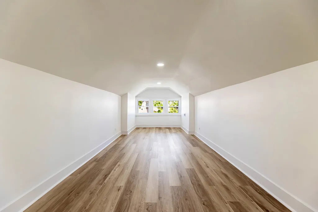 8025 South Euclid Avenue Chicago IL 60617