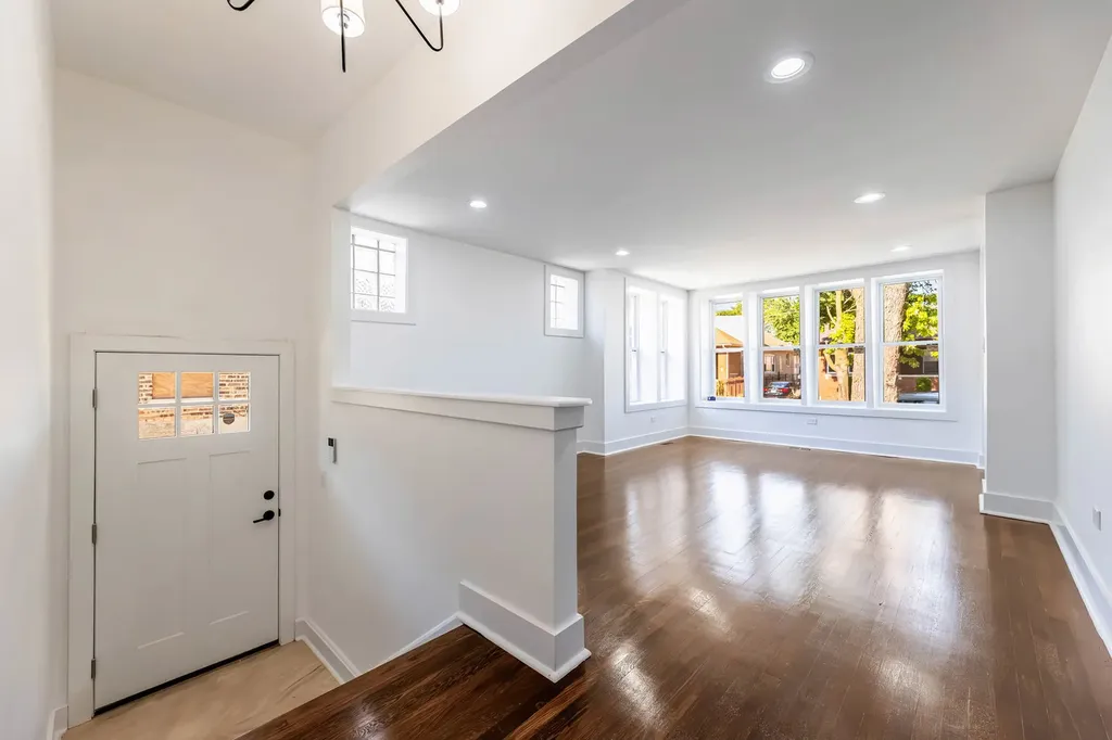 8025 South Euclid Avenue Chicago IL 60617