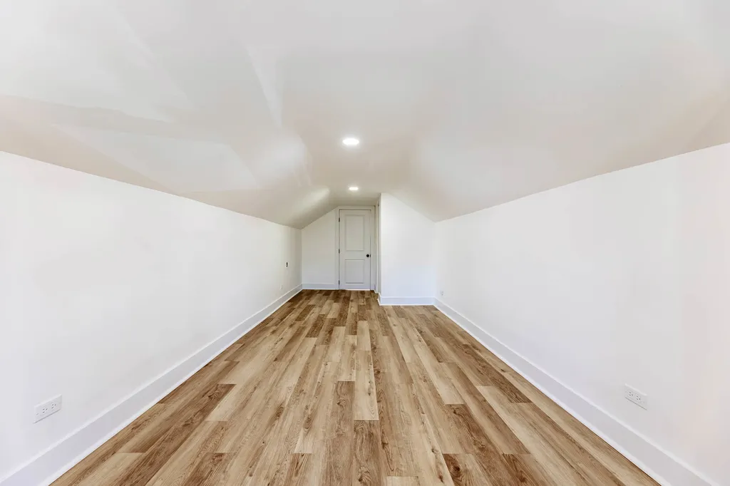 8025 South Euclid Avenue Chicago IL 60617