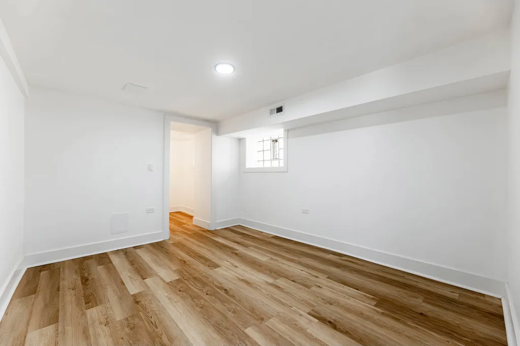 8025 South Euclid Avenue Chicago IL 60617