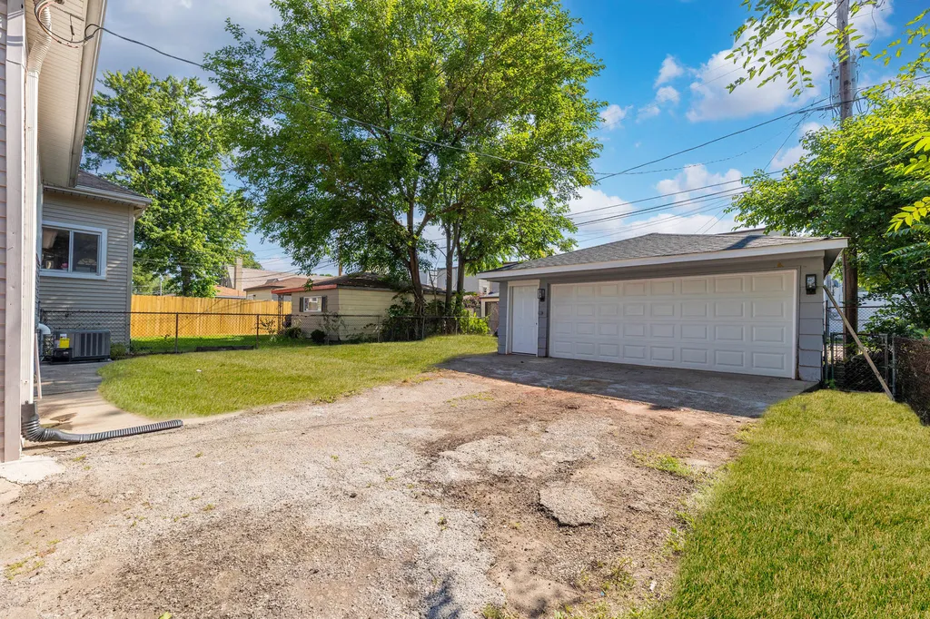 8025 South Euclid Avenue Chicago IL 60617