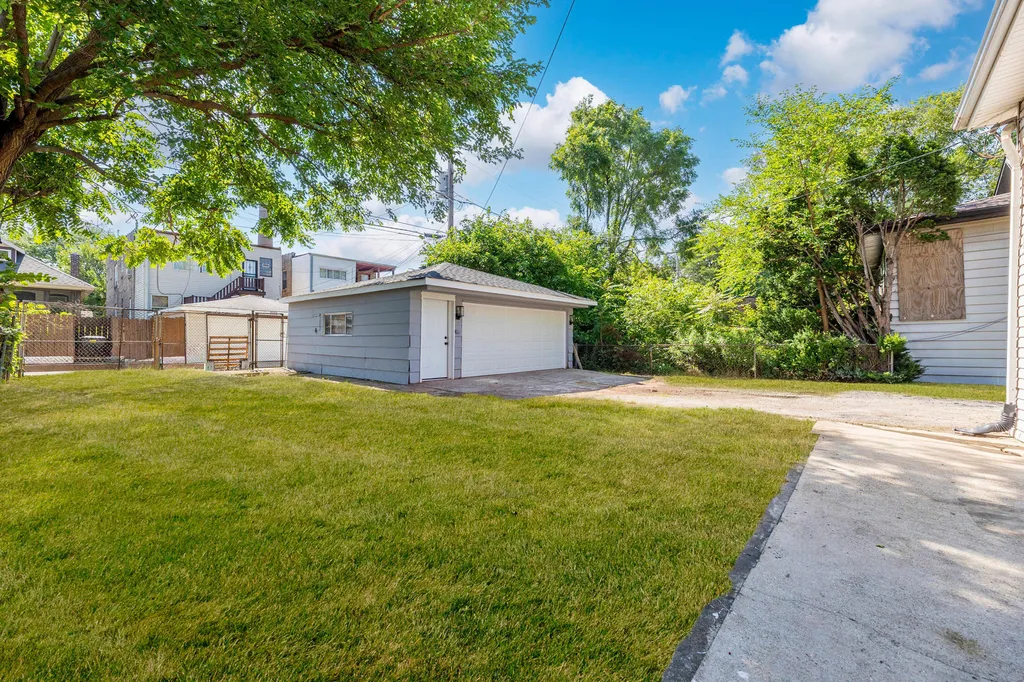8025 South Euclid Avenue Chicago IL 60617