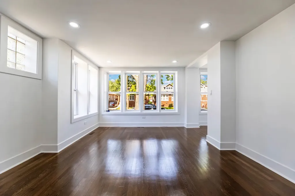 8025 South Euclid Avenue Chicago IL 60617