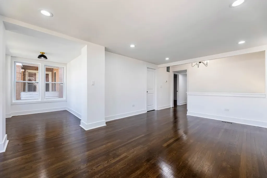 8025 South Euclid Avenue Chicago IL 60617
