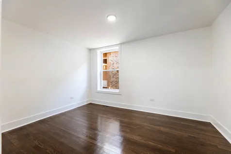 8025 South Euclid Avenue Chicago IL 60617