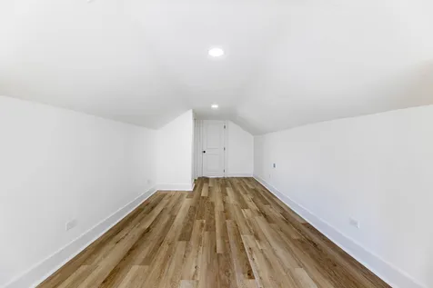 8025 South Euclid Avenue Chicago IL 60617