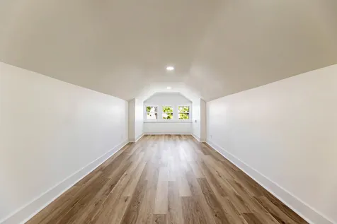 8025 South Euclid Avenue Chicago IL 60617