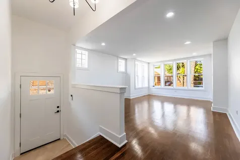8025 South Euclid Avenue Chicago IL 60617