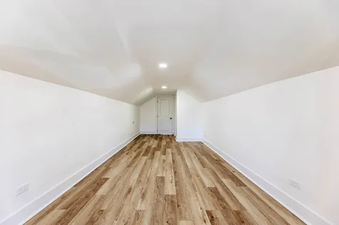 8025 South Euclid Avenue Chicago IL 60617