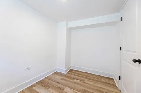 8025 South Euclid Avenue Chicago IL 60617