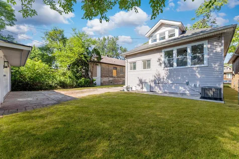 8025 South Euclid Avenue Chicago IL 60617