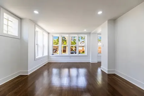 8025 South Euclid Avenue Chicago IL 60617
