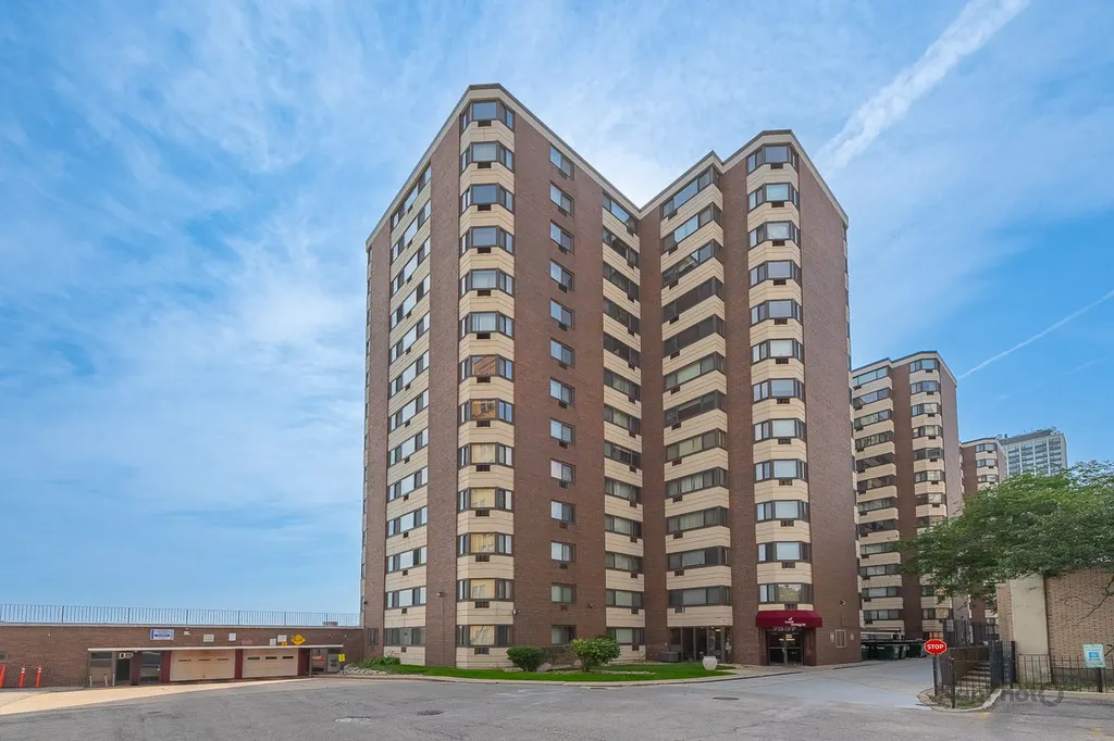 7337 South South Shore Drive Chicago IL 60649