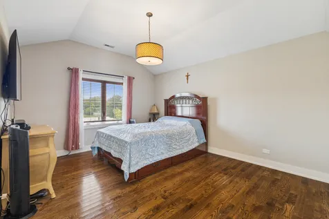 8166 West 87th Street Hickory Hills IL 60457