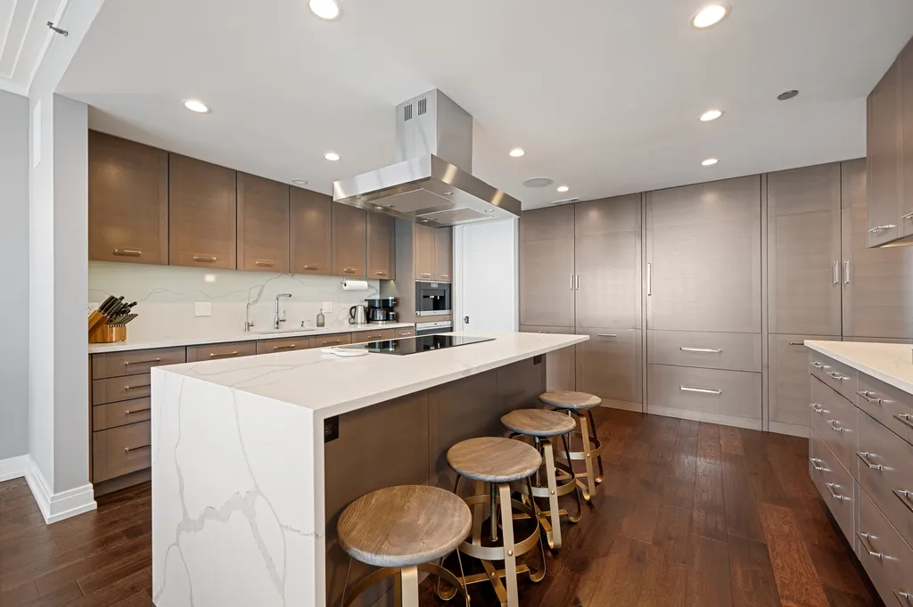180 East Pearson Street Chicago IL 60611