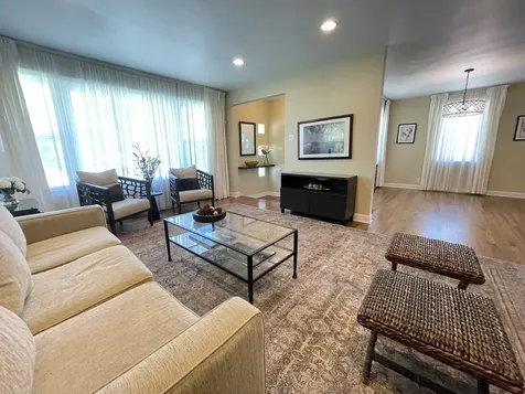 2332 Belleview Avenue Westchester IL 60154