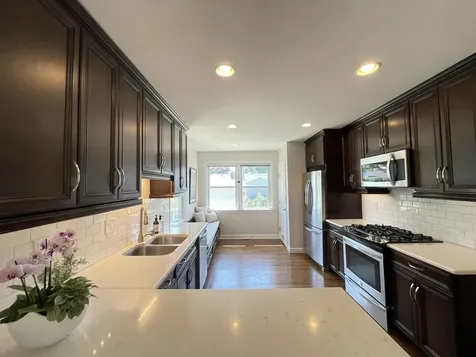 2332 Belleview Avenue Westchester IL 60154