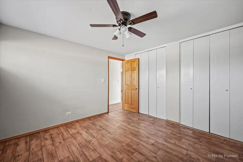 121 Millbrook Lane Schaumburg IL 60193