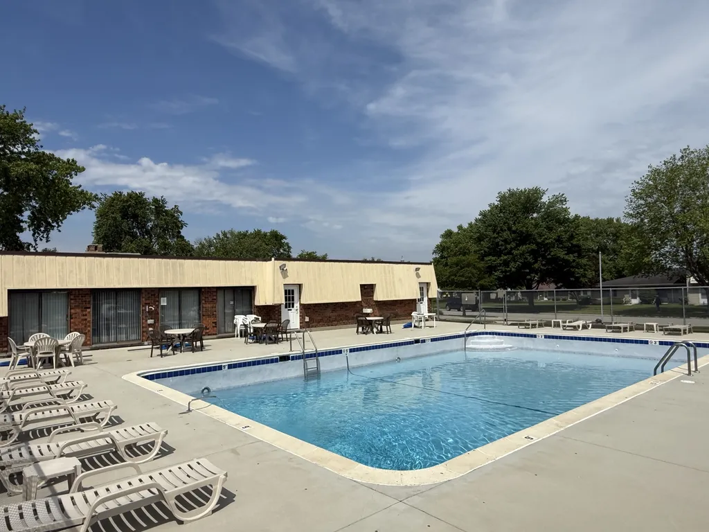 121 Millbrook Lane Schaumburg IL 60193