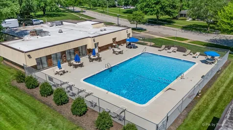 121 Millbrook Lane Schaumburg IL 60193